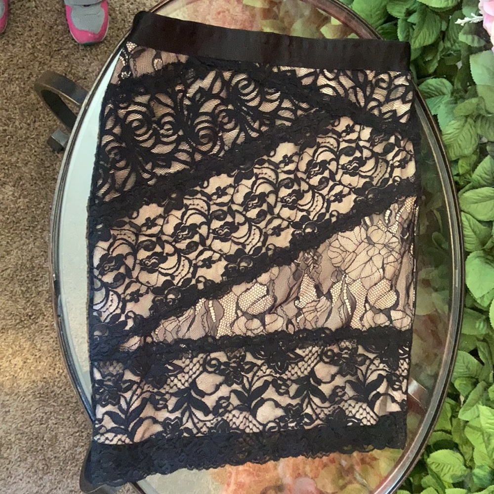 Bebe lace skirt x small